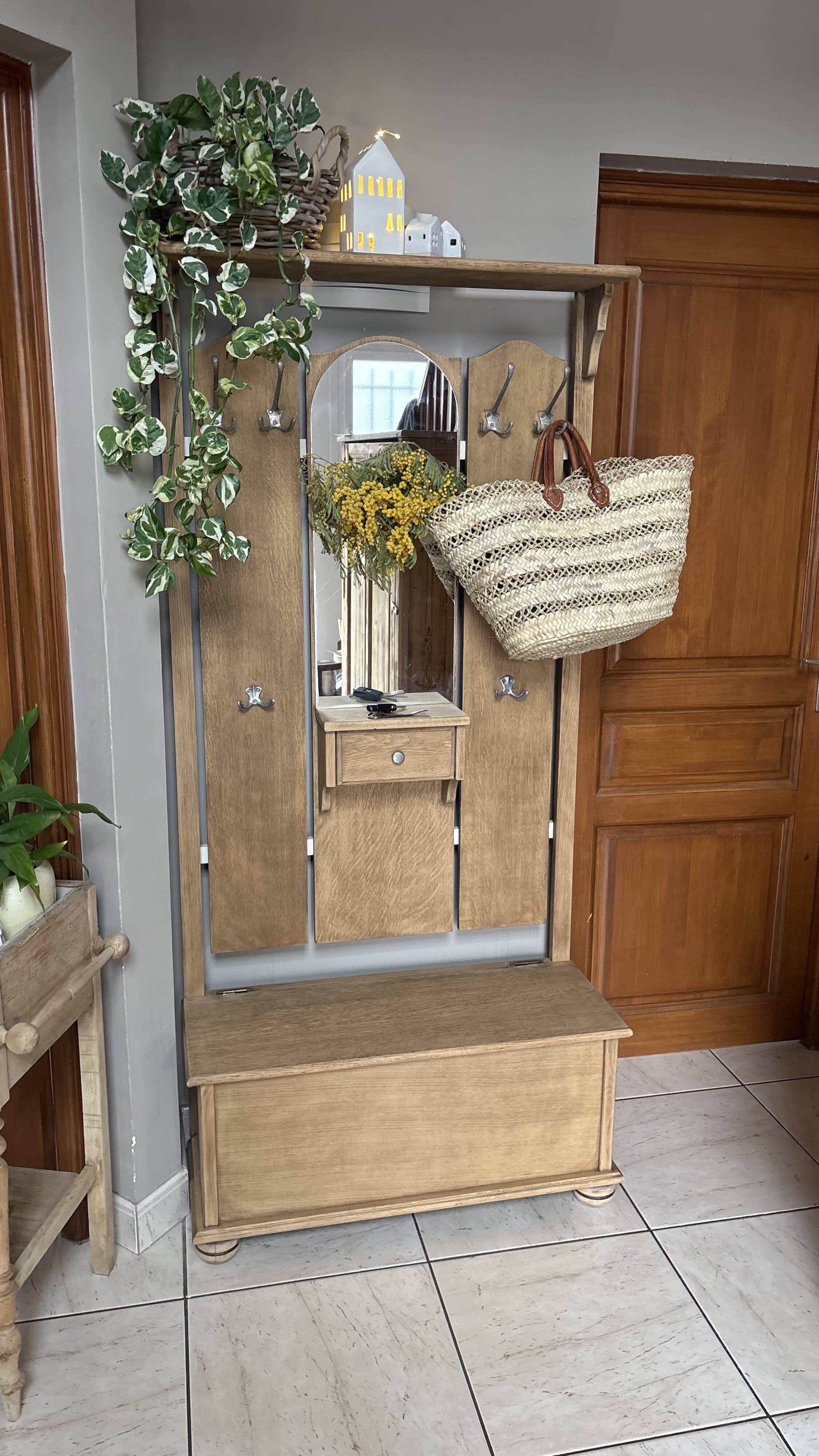 Art Nouveau style coat rack from the 60s/70s.