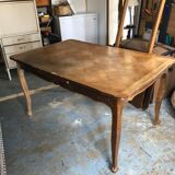 Black and wood table