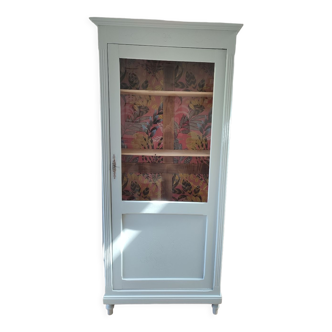 Renovated old showcase