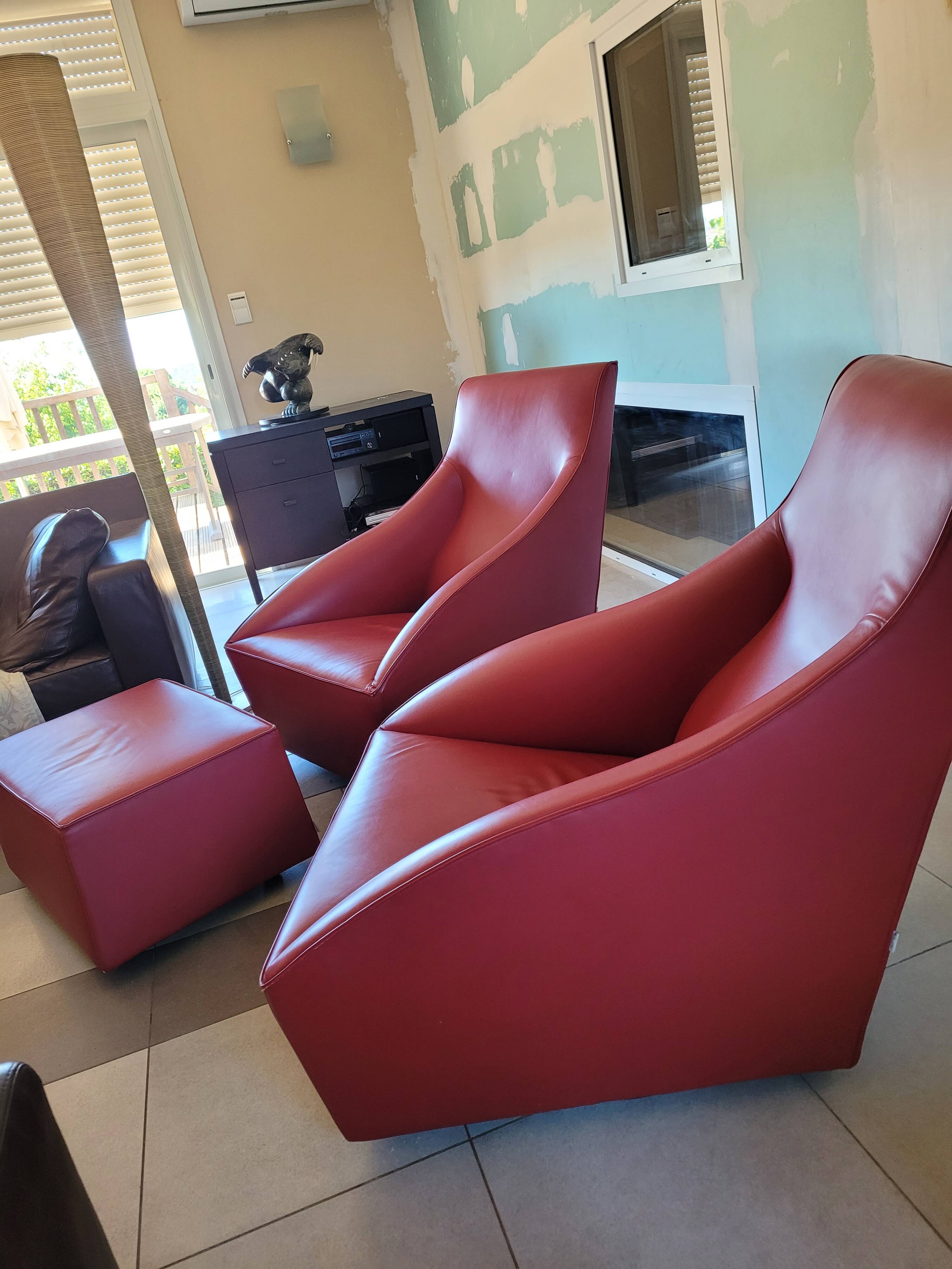 Doda Molteni leather armchairs and pouf