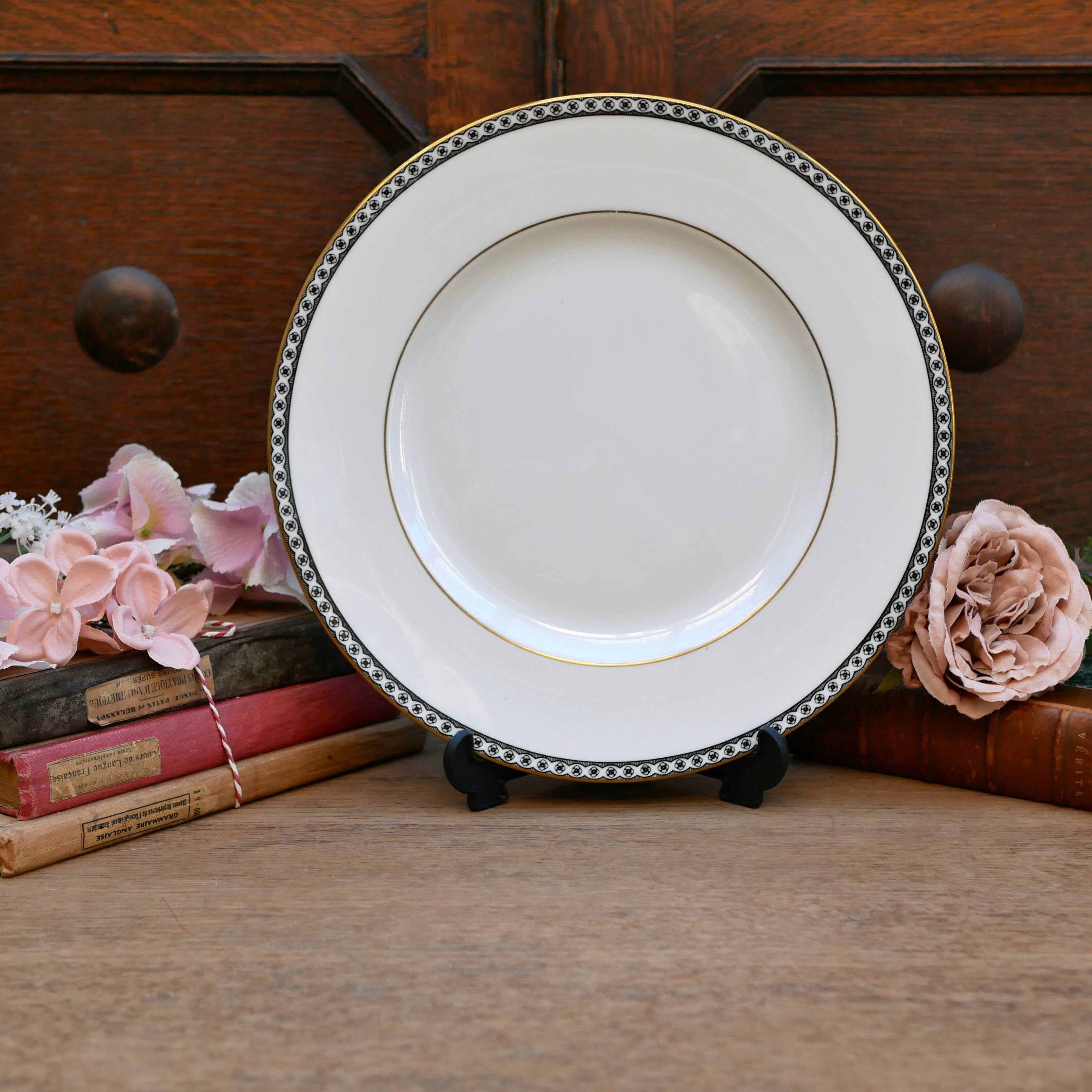 Wedgewood Ulander dinner plate in fine English porcelain