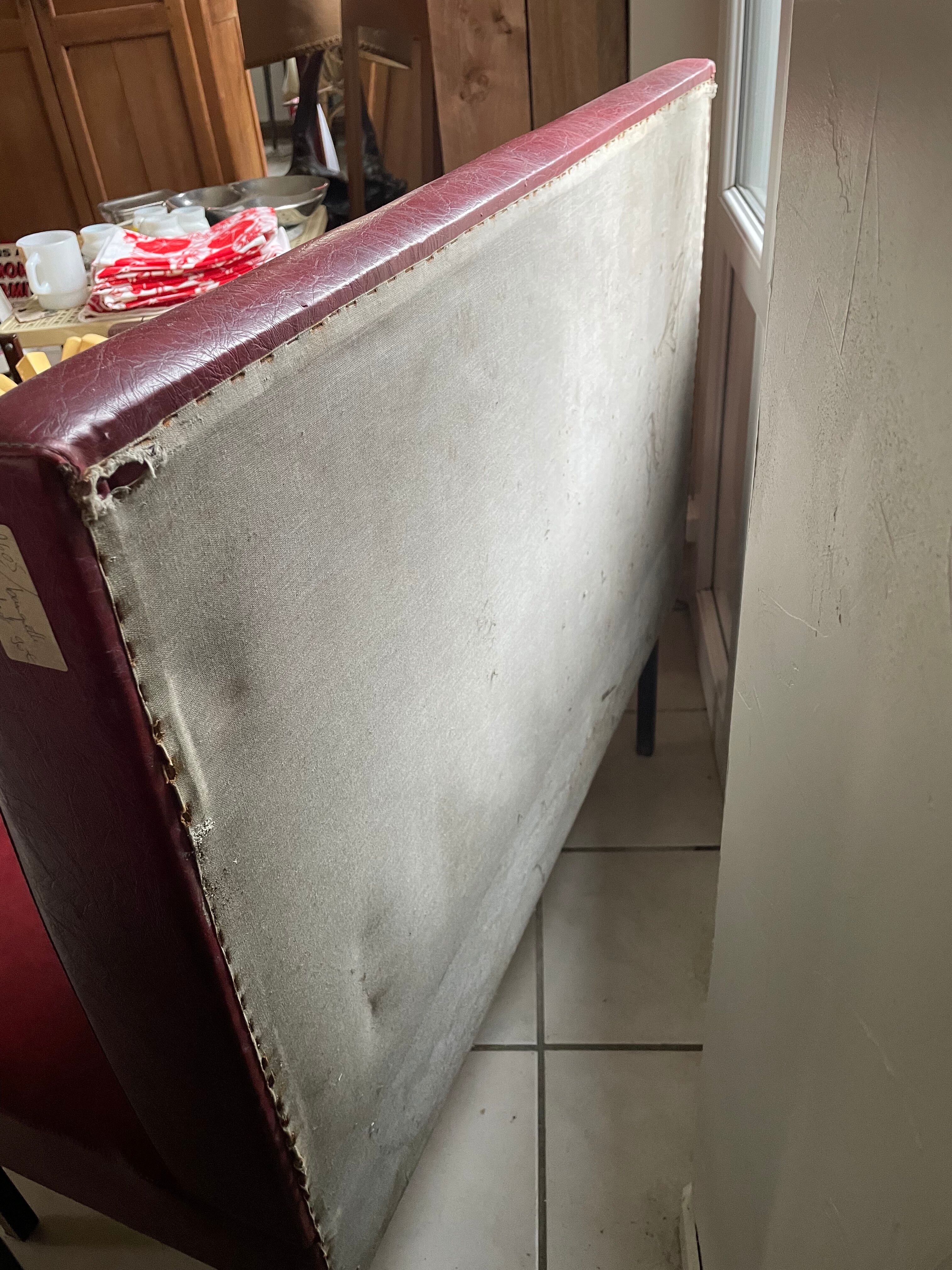 Bordeaux bistro bench