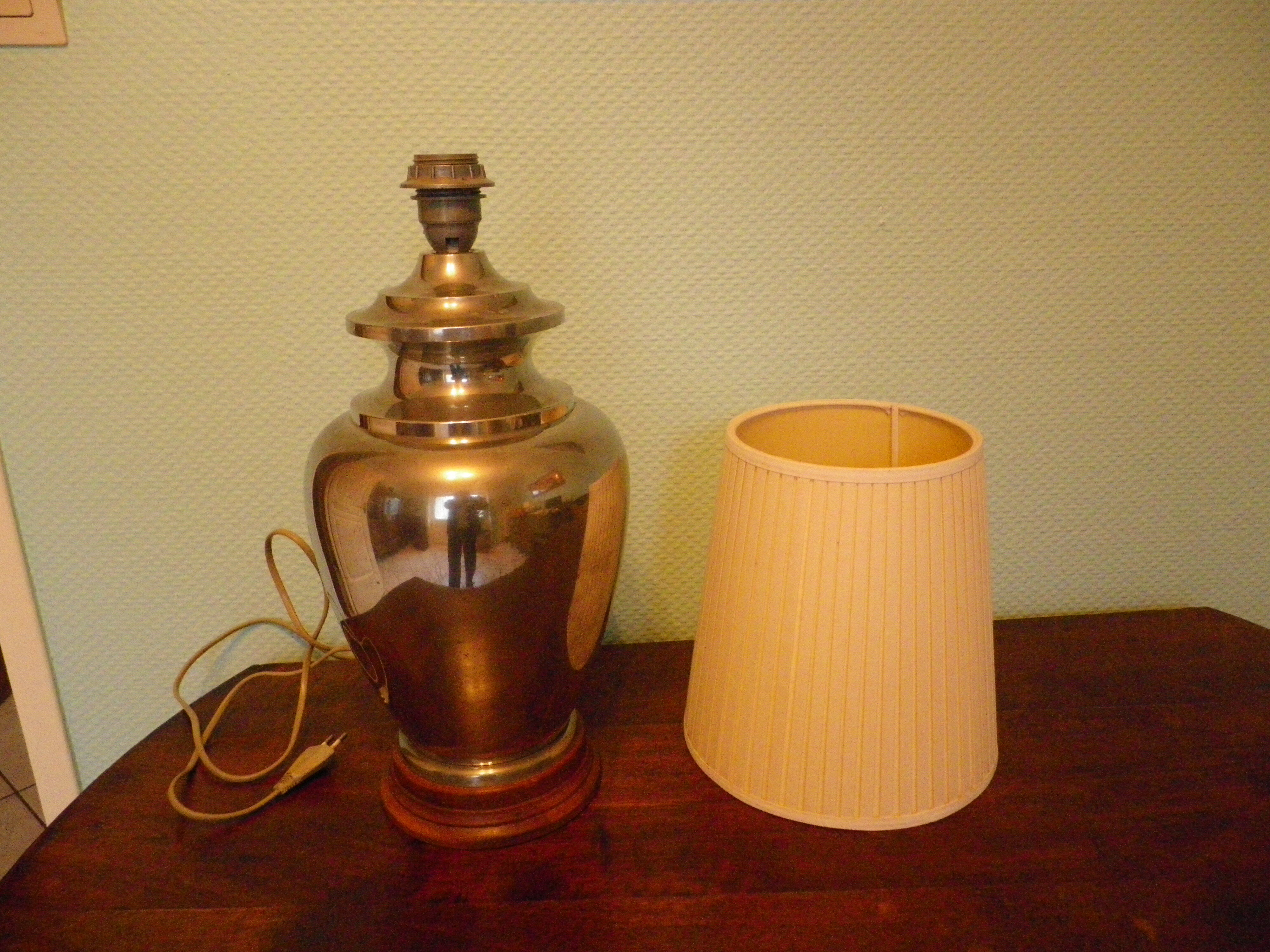 Living room mood lamp, silver metal base, wooden base, pleated lampshade