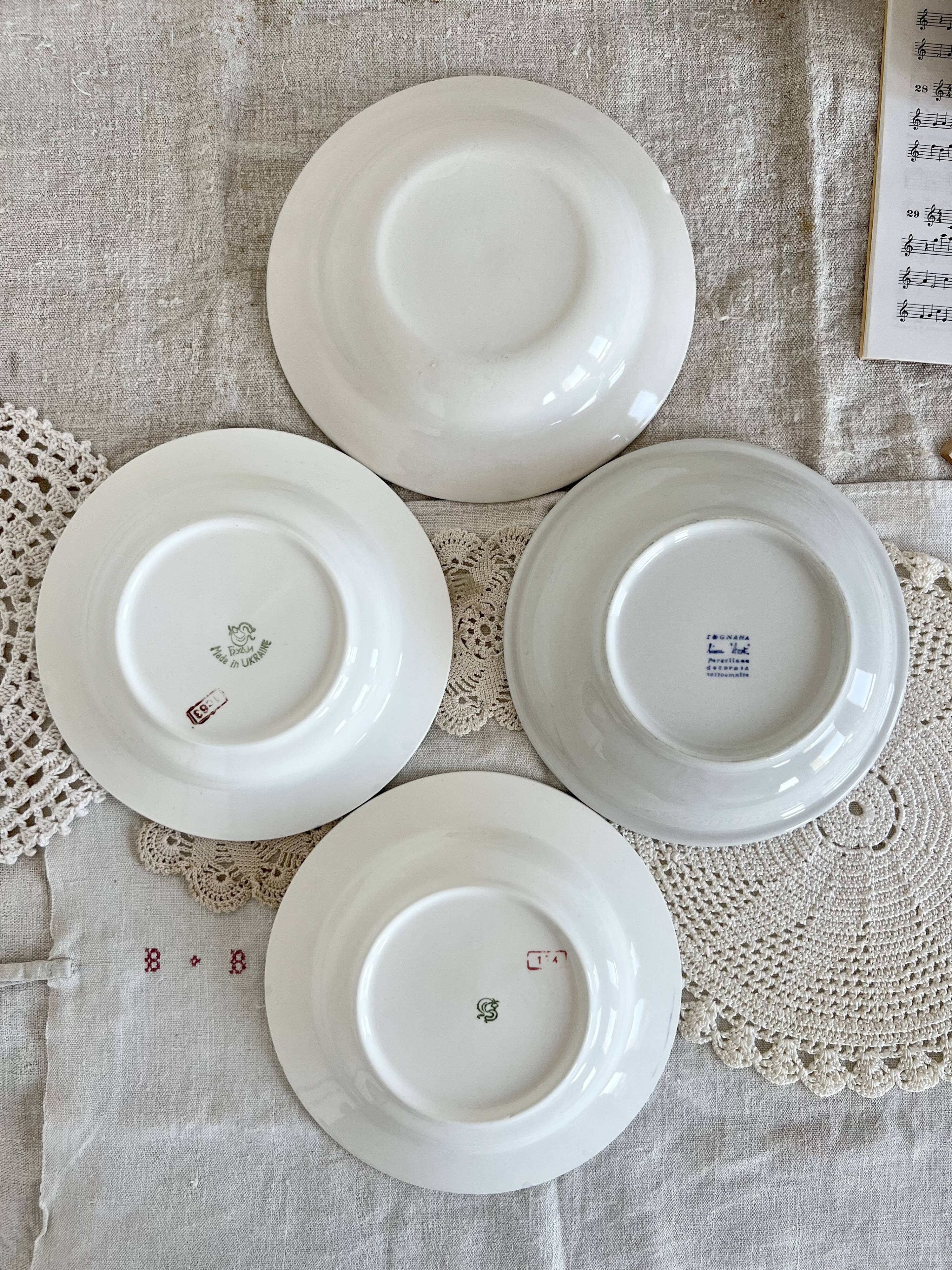 4 mismatched vintage deep plates blue and white porcelain set P