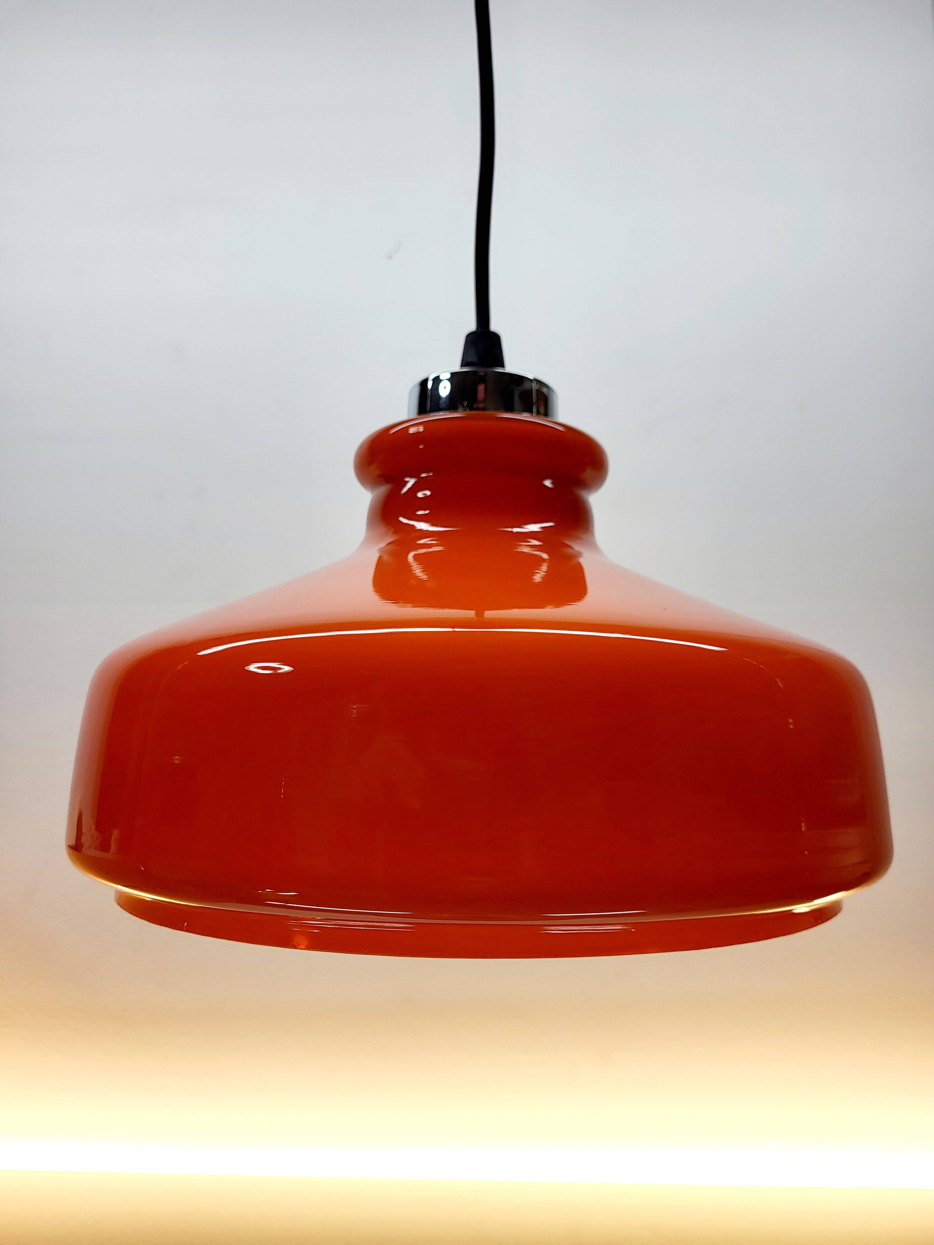 Suspension vintage en verre opalin orange avec finition chromée, années 60