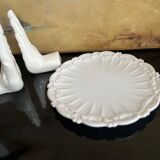 Petit plat blanc faïence sculpté