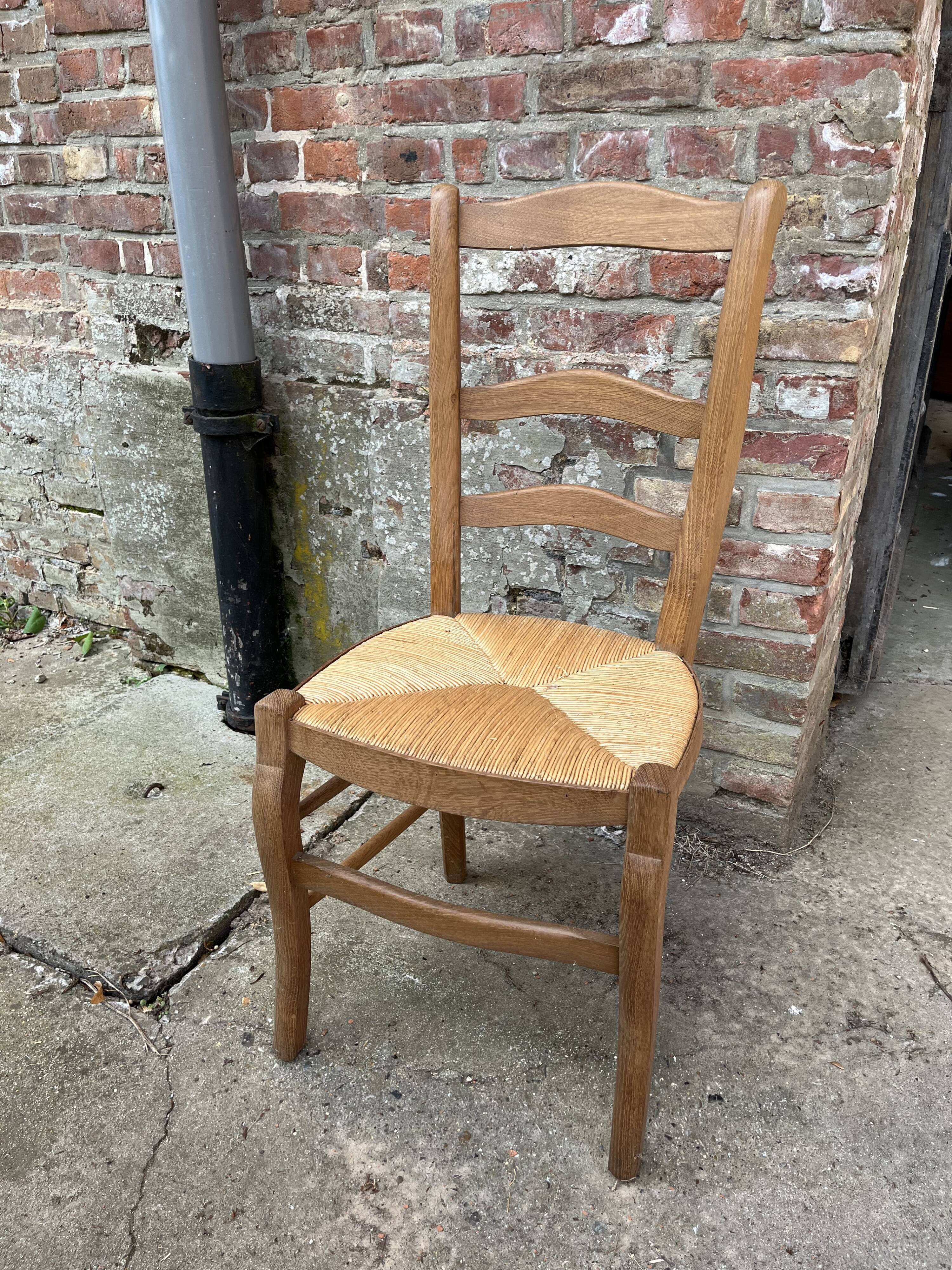 Chairs and armchairs in solid oak - seat in straw