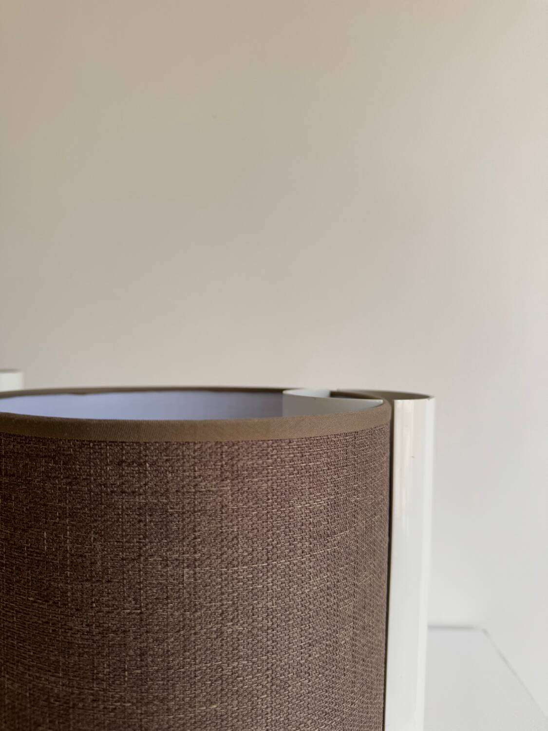 Pair of vintage table lamps, white and brown, “slim” by Gramigna for Quattrifolio, 1964 Italy