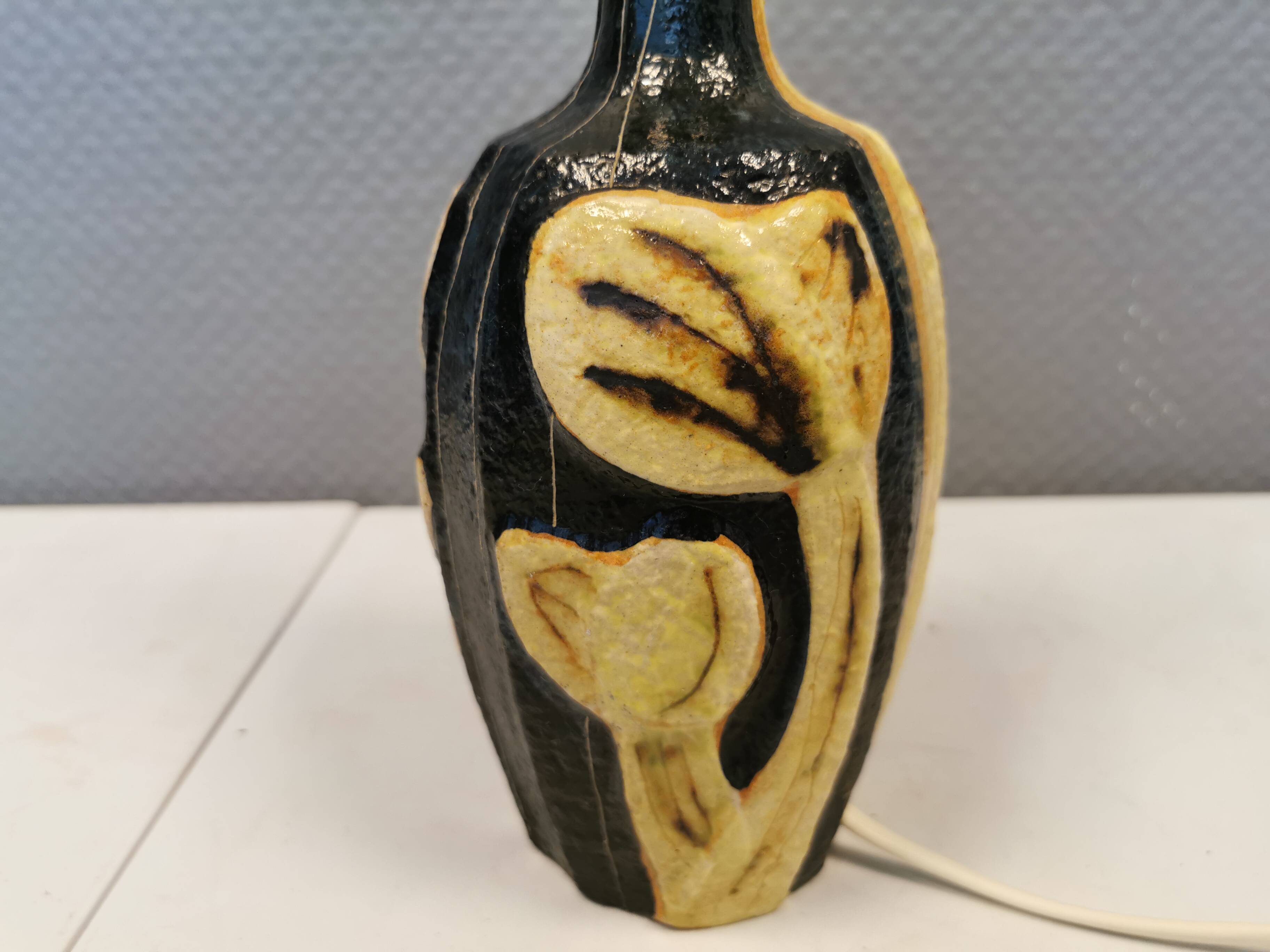Rare tulip Søholm table lamp in ceramic by Noomi Backhausen 1970s.