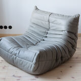 Chauffeuse "Togo" en cuir gris modèle dessiné par Michel Ducaroy 1973