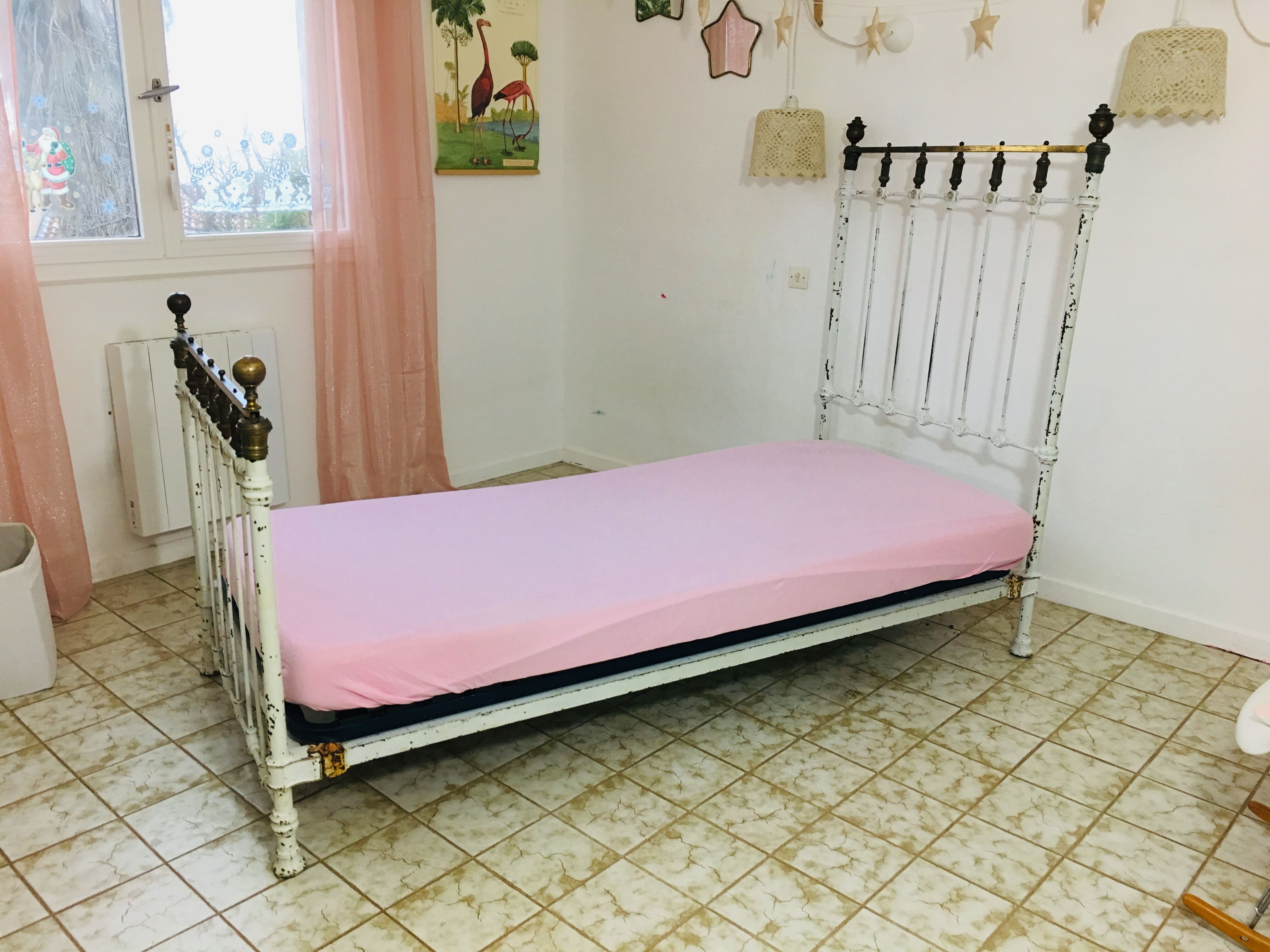 Lit En Metal Blanc Et Laiton Dore Ancien Selency