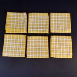 6 yellow napkins