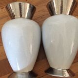 Paire de vases blanc et argenté style émail craquelé
