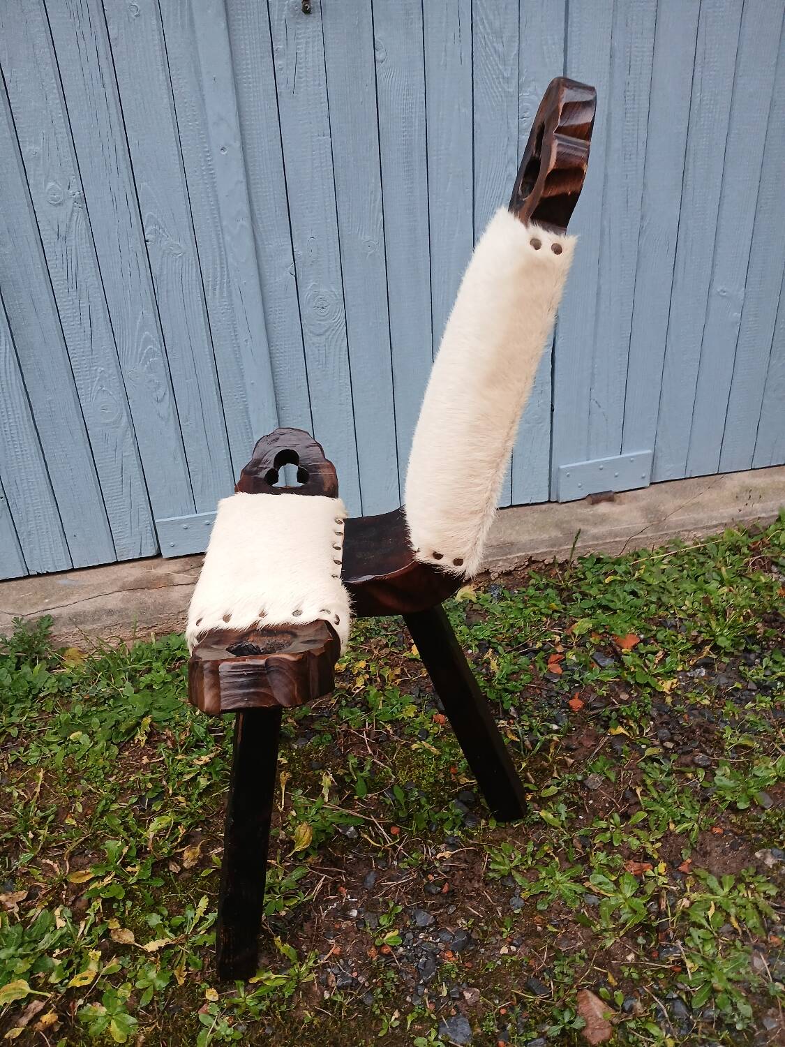 Tripod chair/stool in wood and goatskin