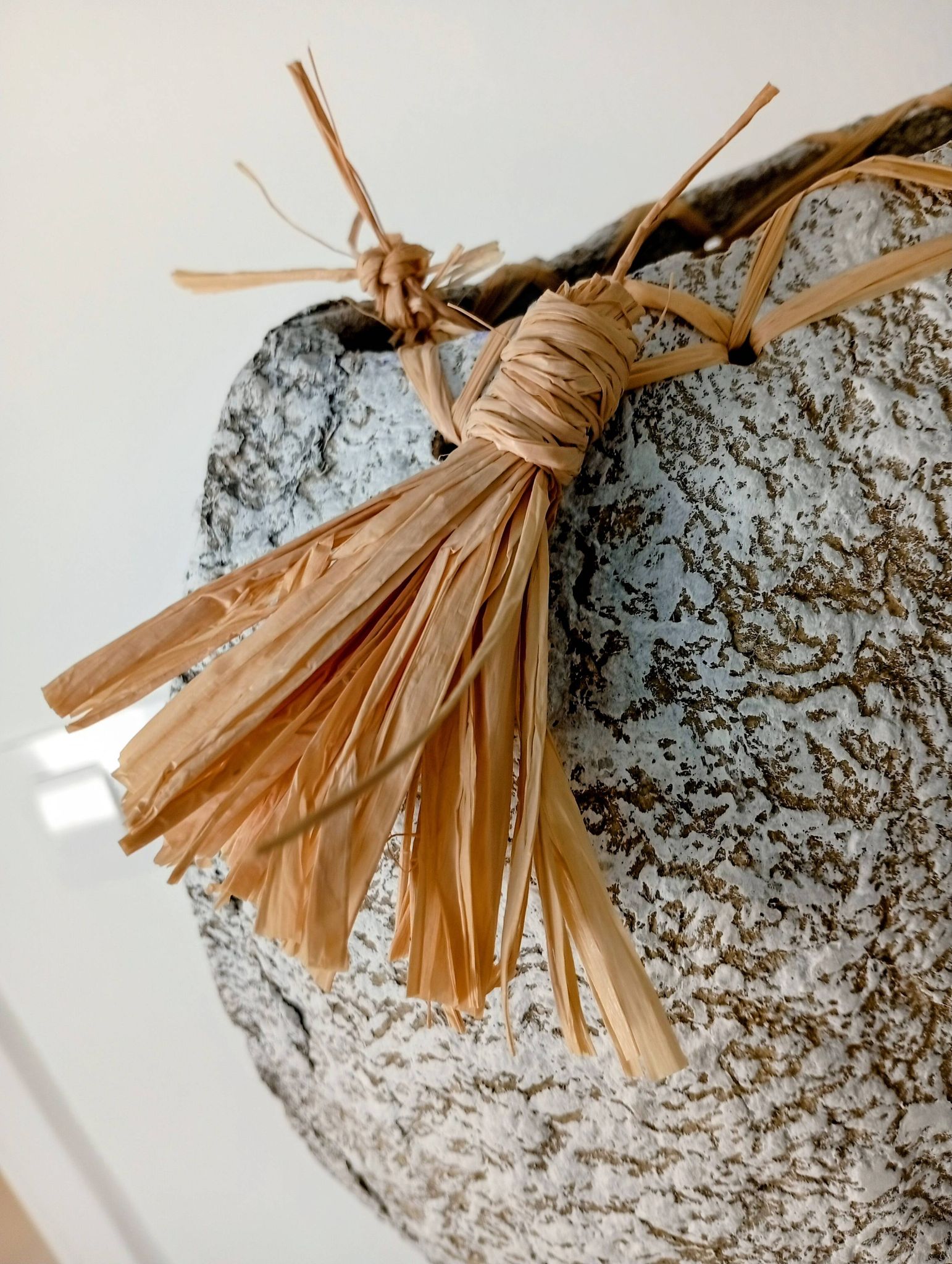 Vase sculptural effet pierre. Wabi-sabi. Bohème
