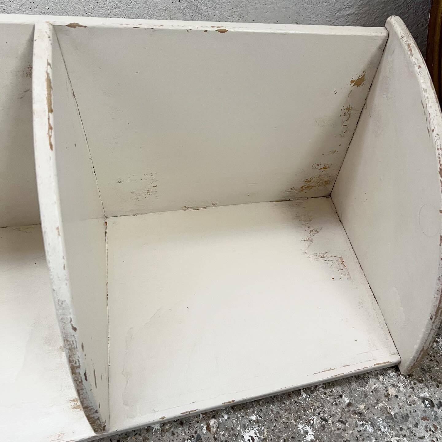 Corner kitchen shelves