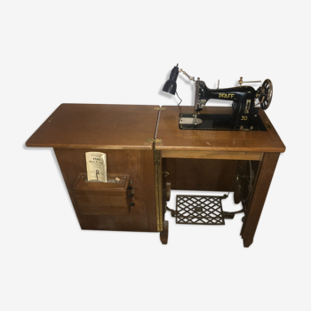 Pfaff sewing machine and its furniture