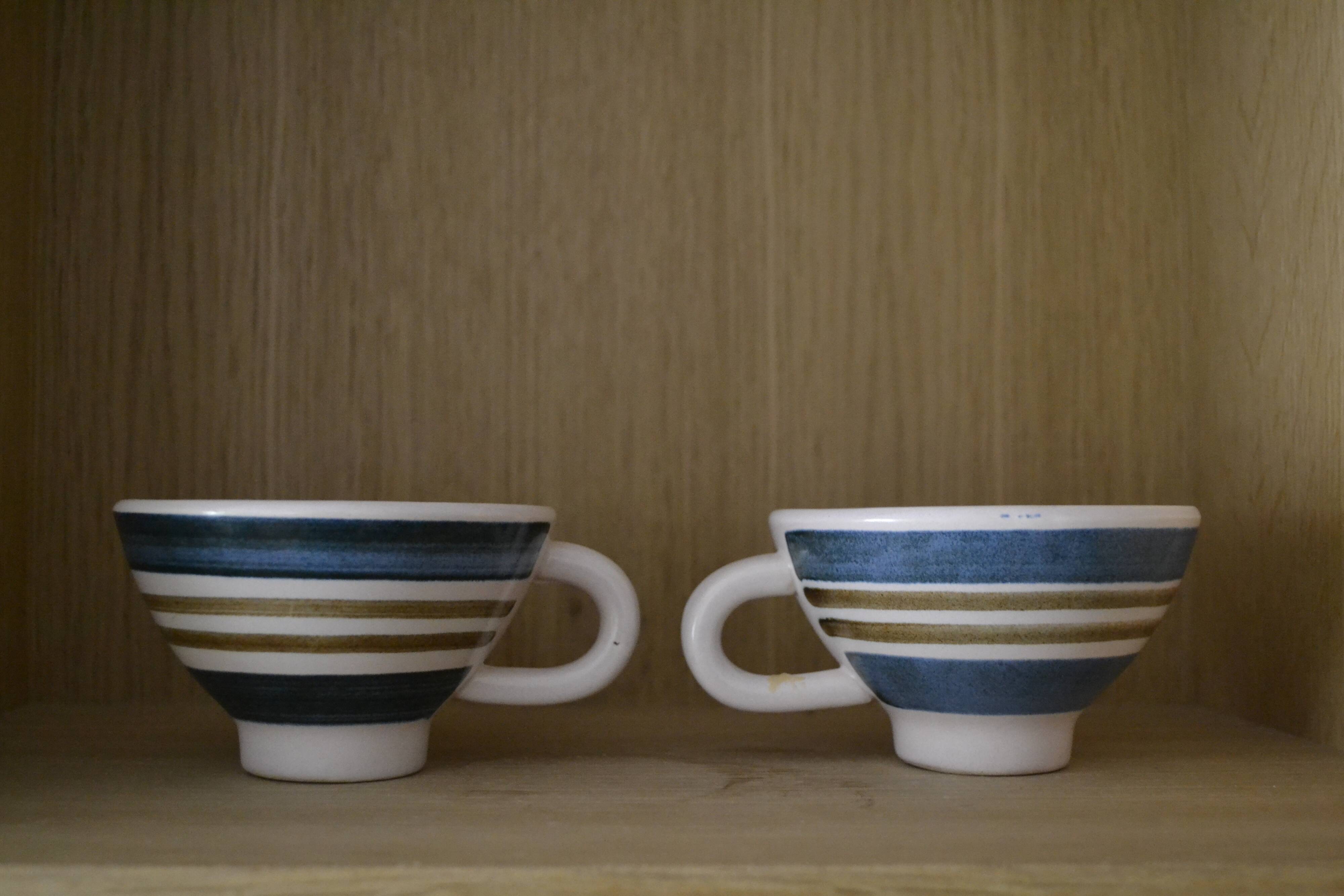 Set of 2 cups Gourin, Triskel with blue and brown stripe