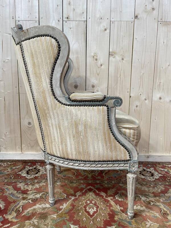 Fauteuil - Bergère de style Louis XVI réchampie velours beige