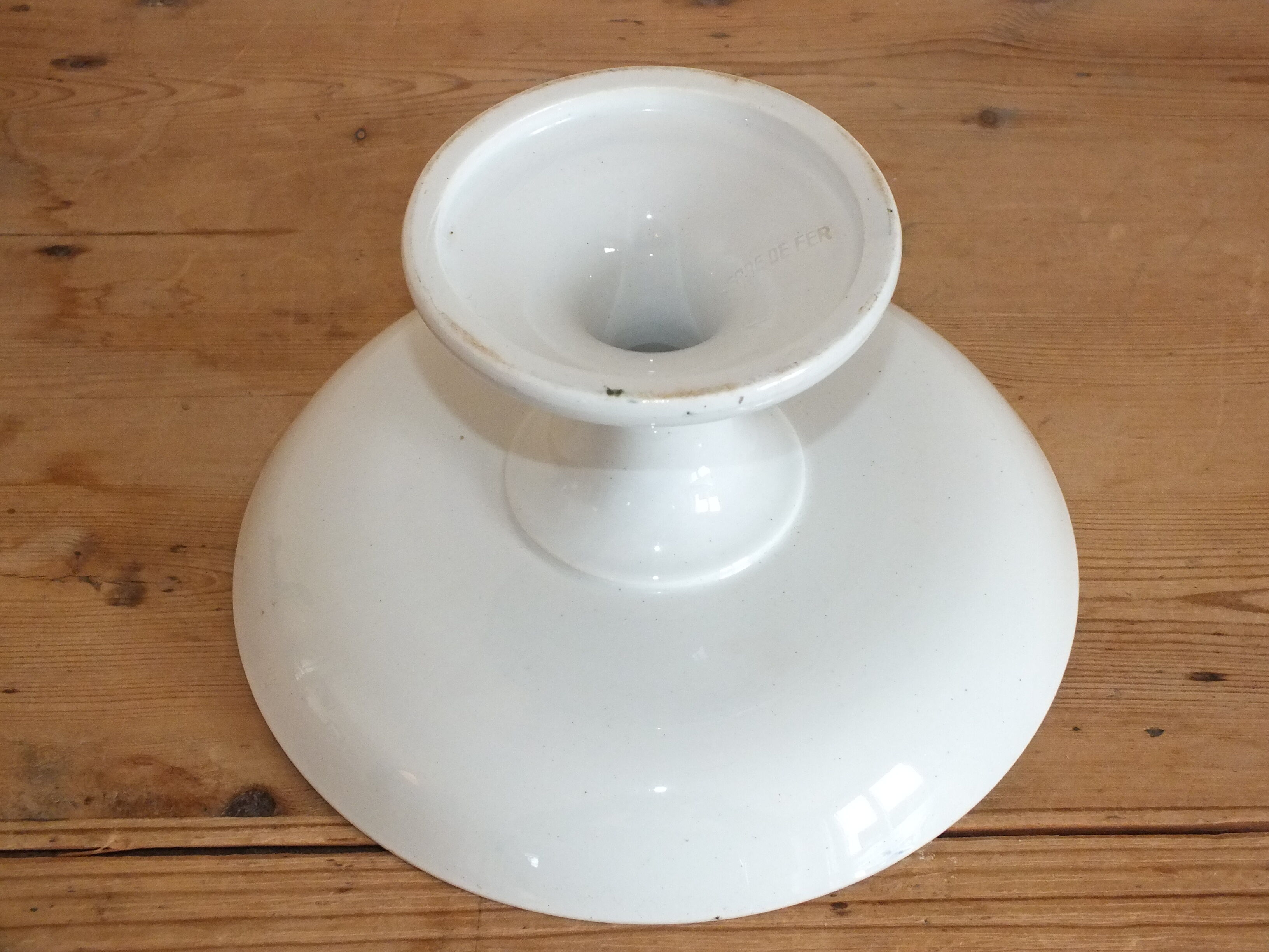 Coupe sur pied - présentoir n°2 en Terre de Fer décor bleuets