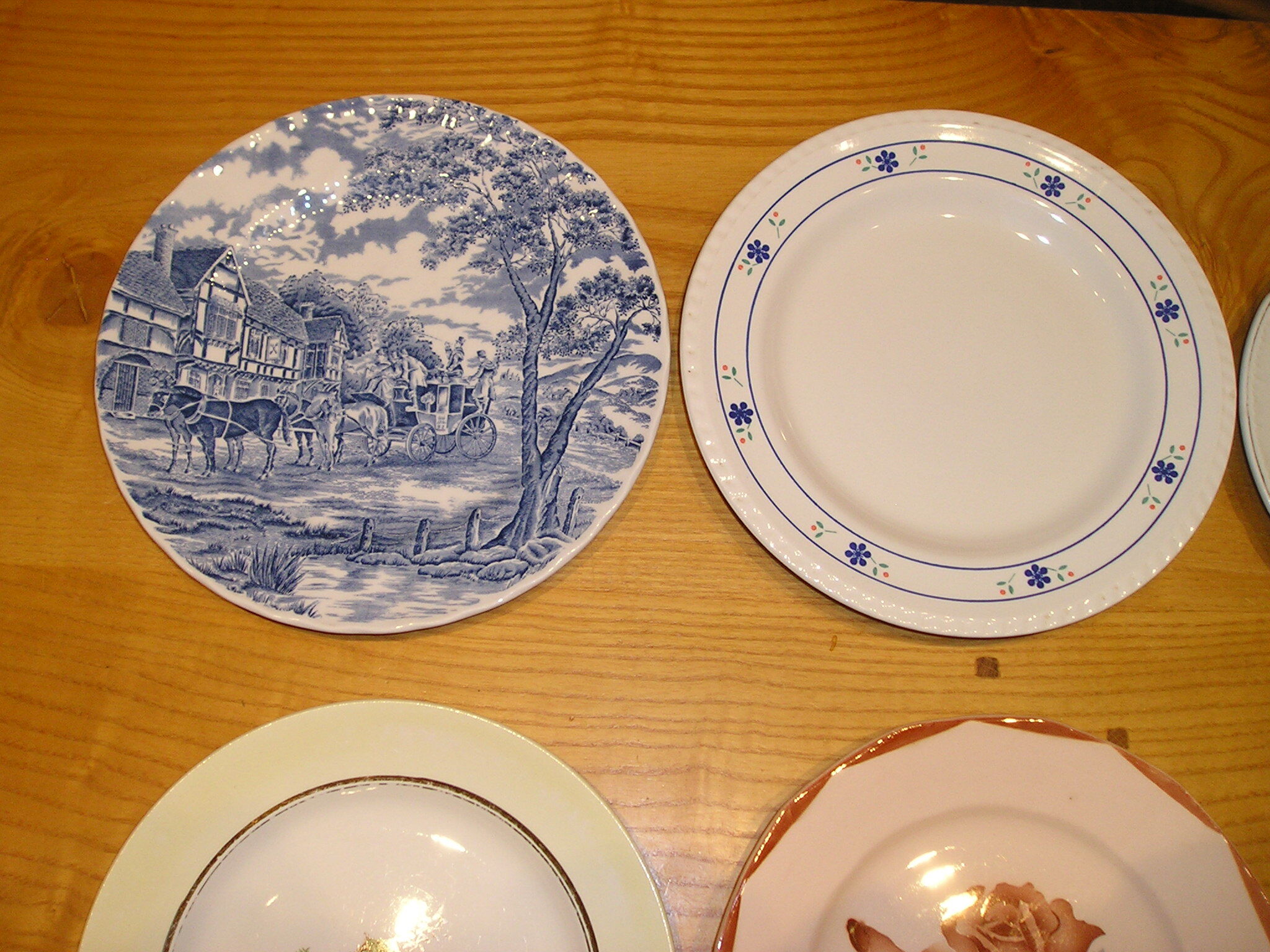 Set of 12 different flat plates