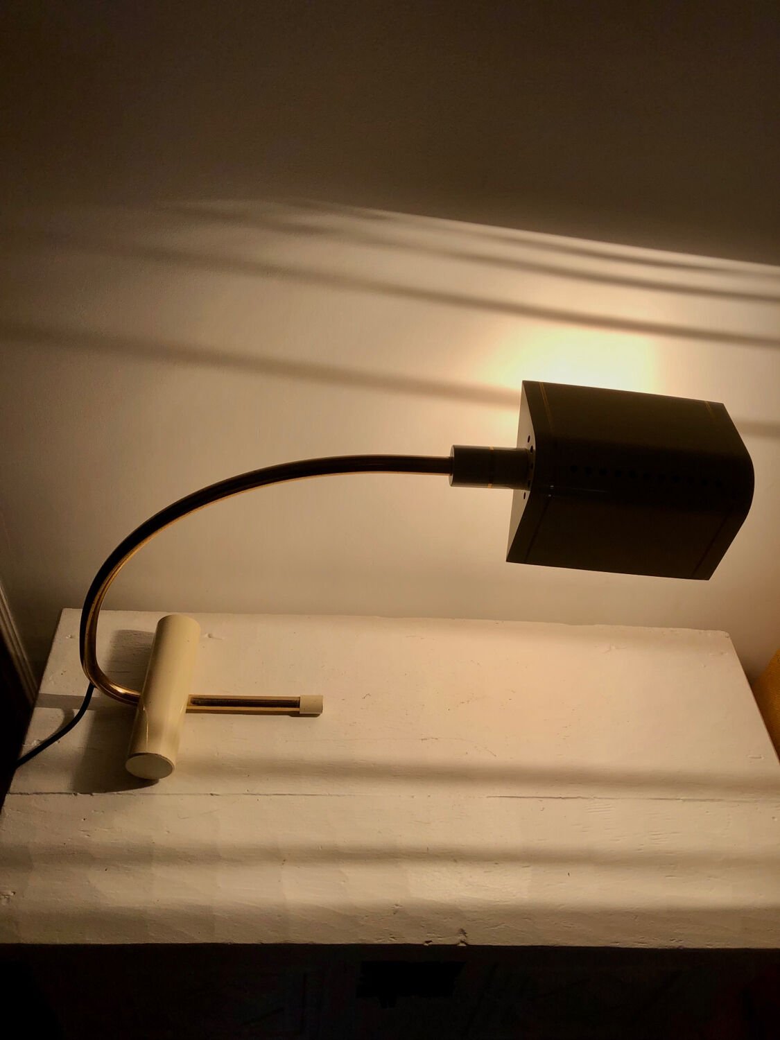 Vintage Italy brass articulated desk lamp.