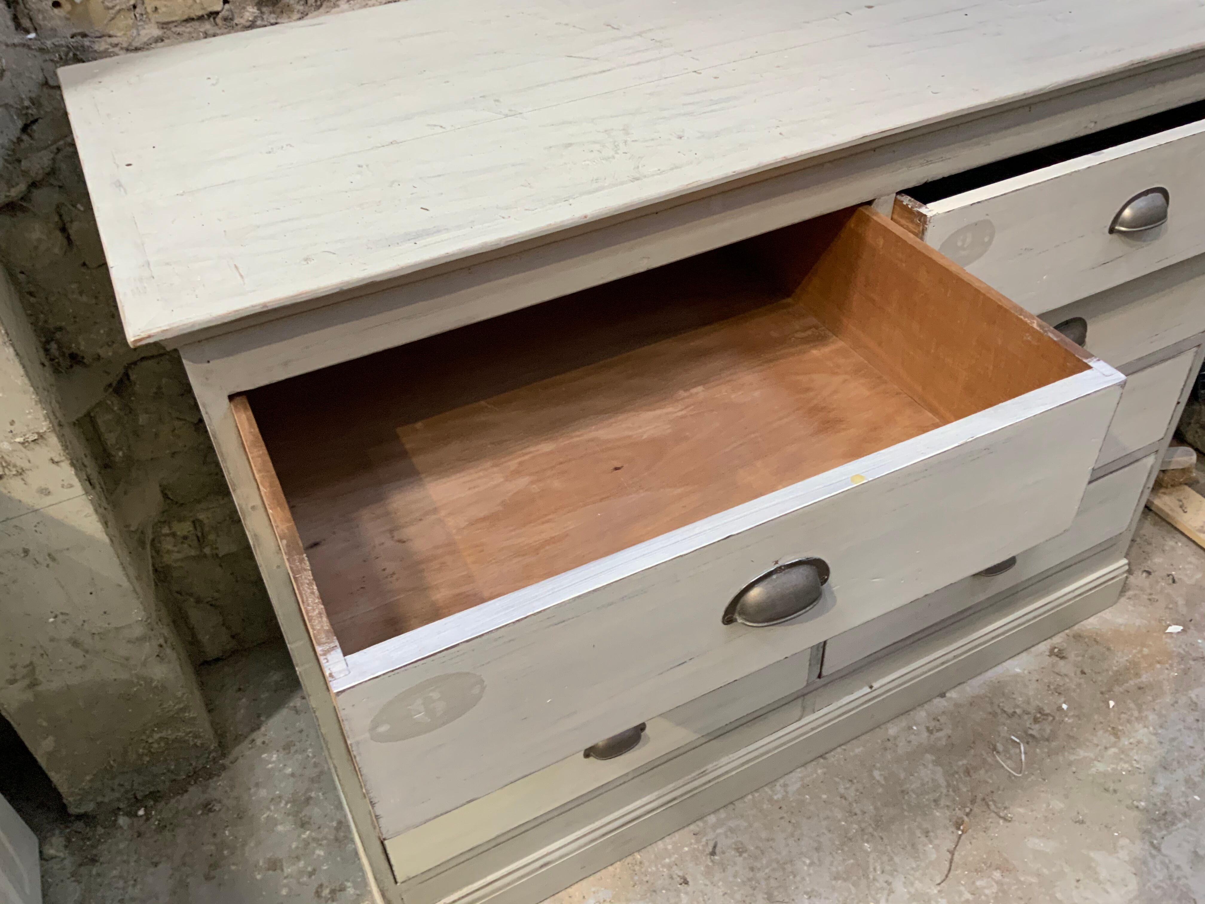 Chest of drawers
