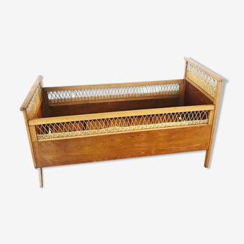 Baby cot from the 50s in wood and wicker