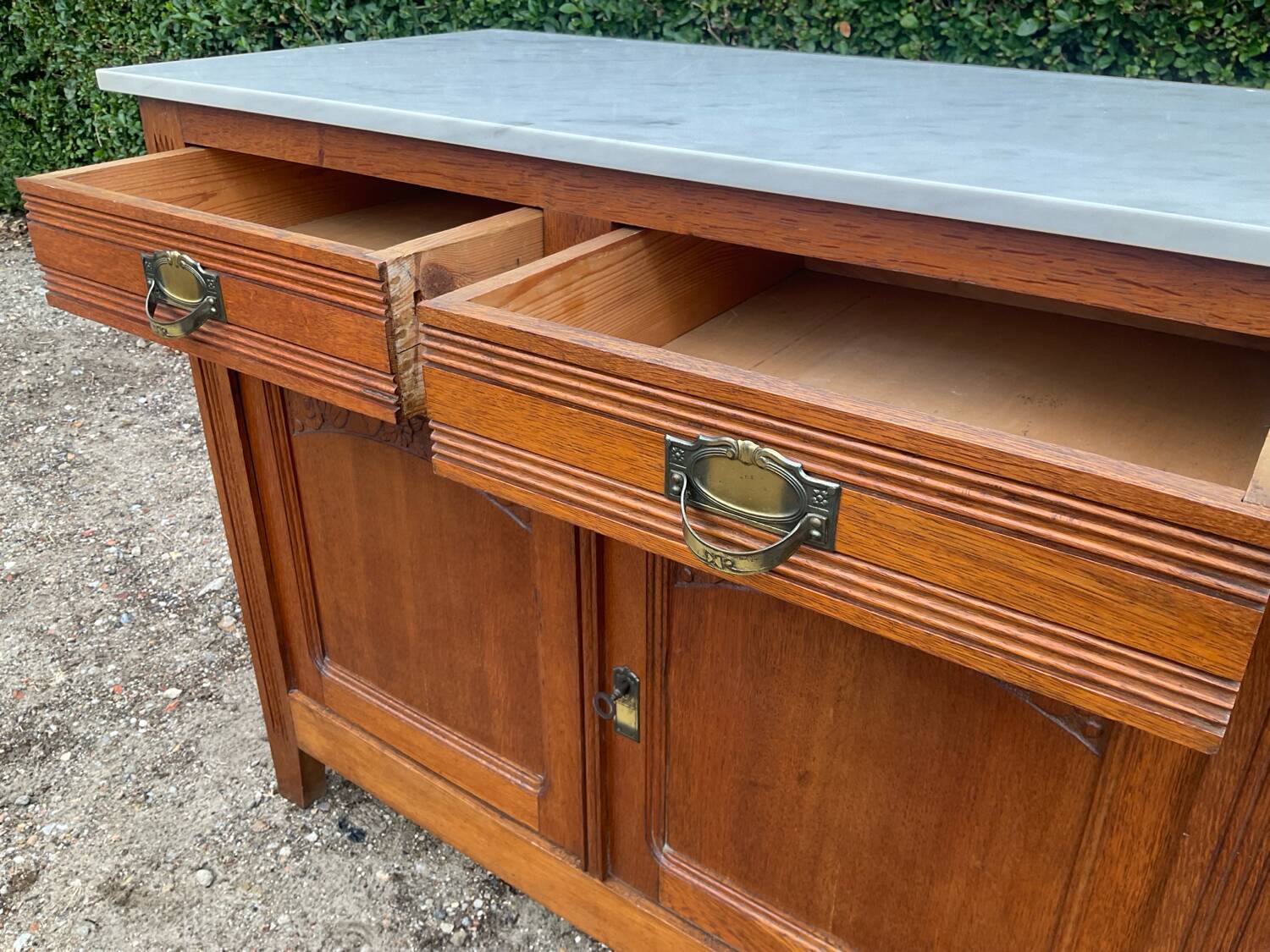 Ancien Buffet parisien en chêne et marbre