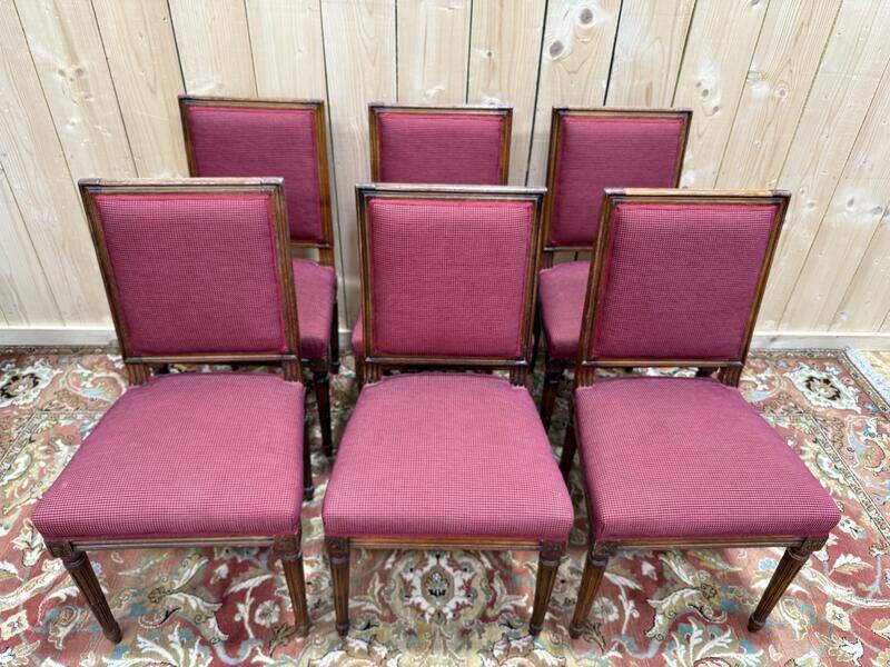 Suite de 6 chaises de style Louis XVI dossier carré