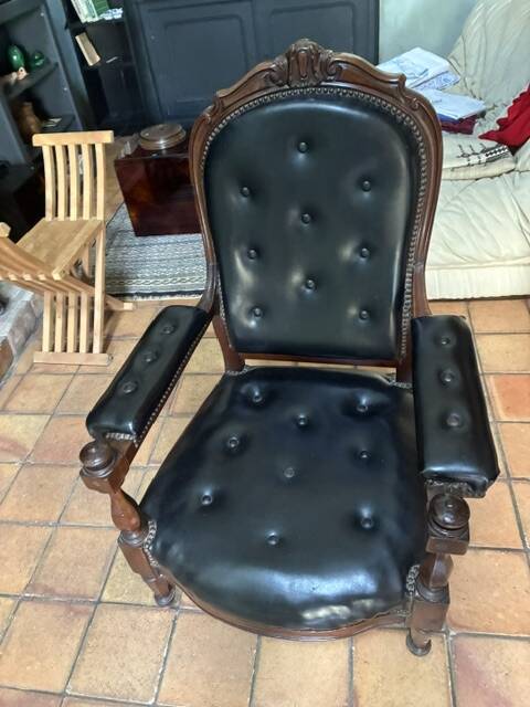 Voltaire armchair in black leather