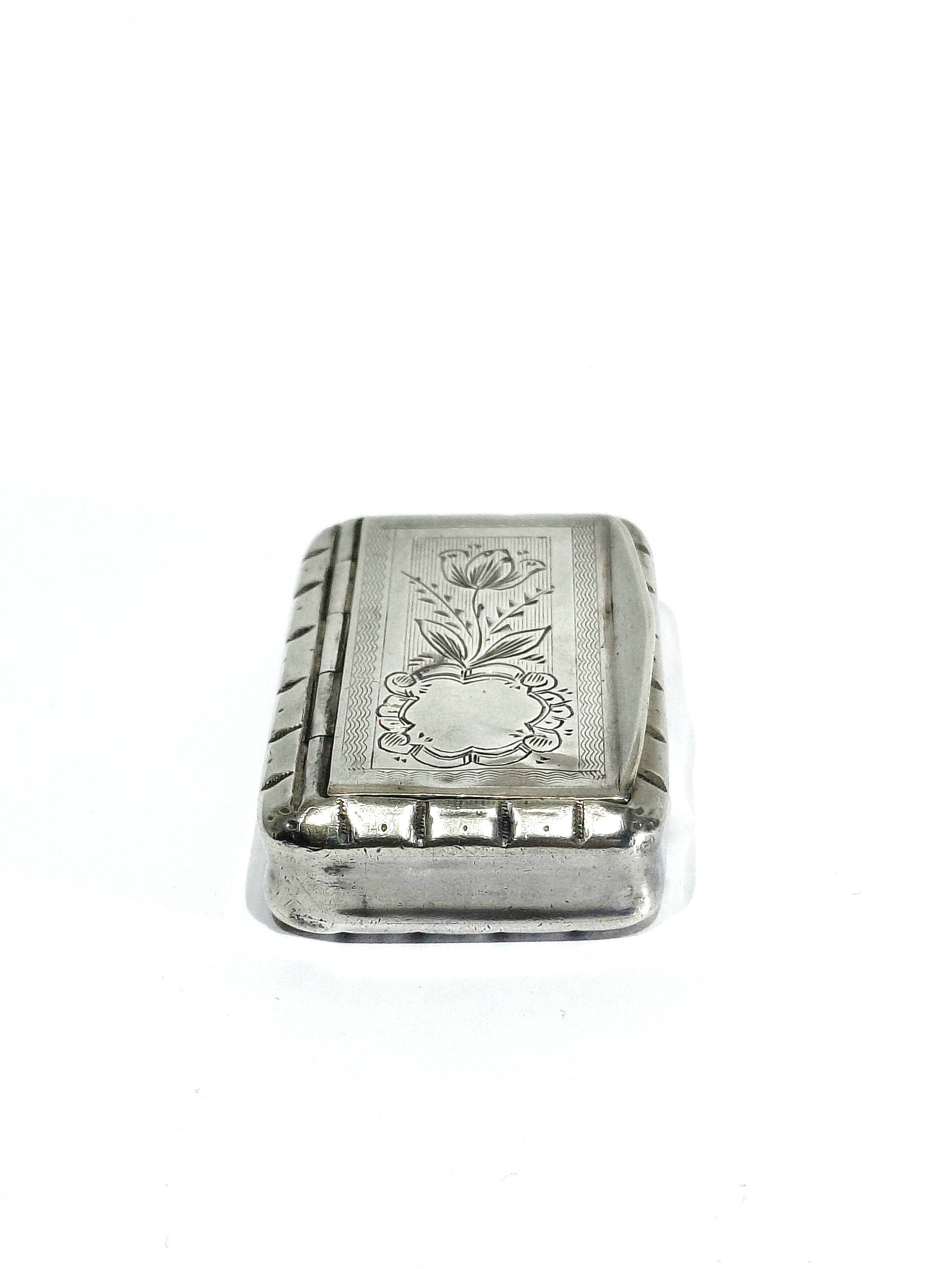 Silver guilléché snuff box