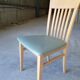 Chaise skai vintage en hêtre siège vert suède