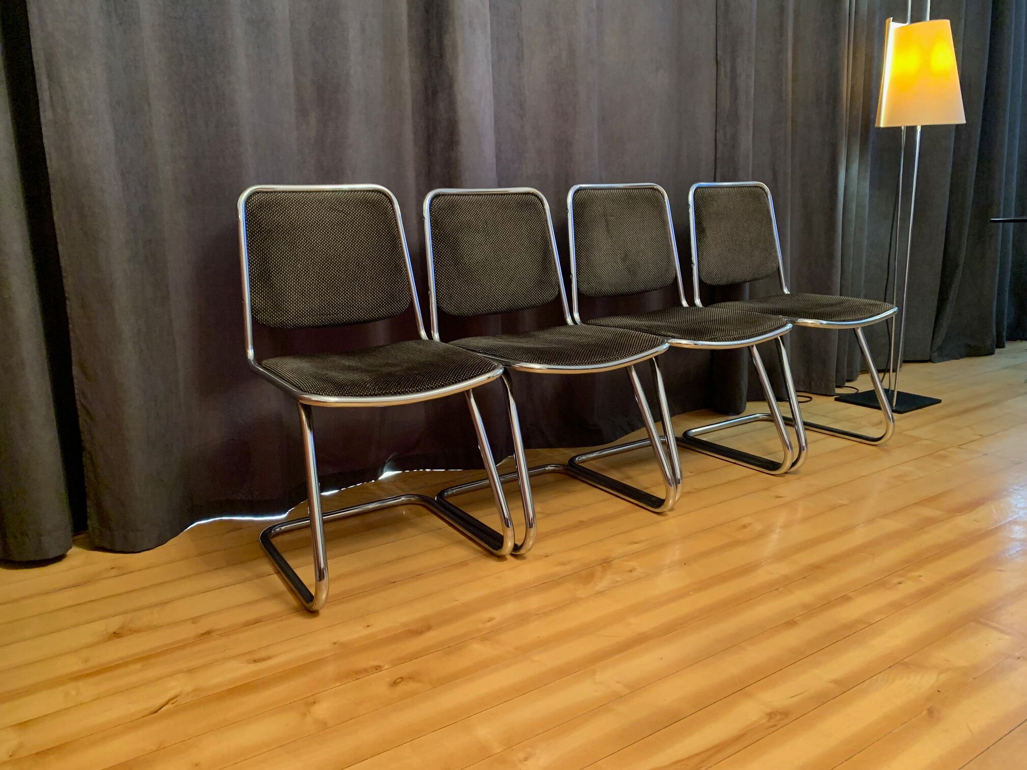 Ensemble de quatre chaises, Taro, Italie, années 1970.