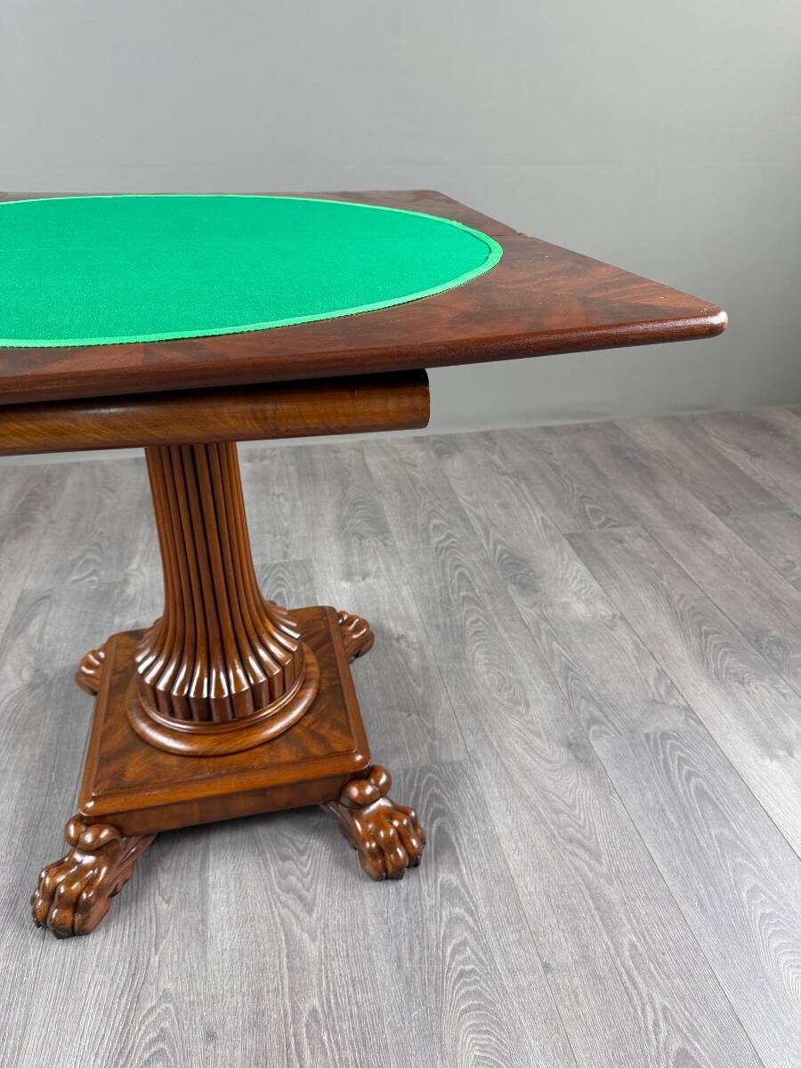 Table à jeux en acajou, XIXe siècle