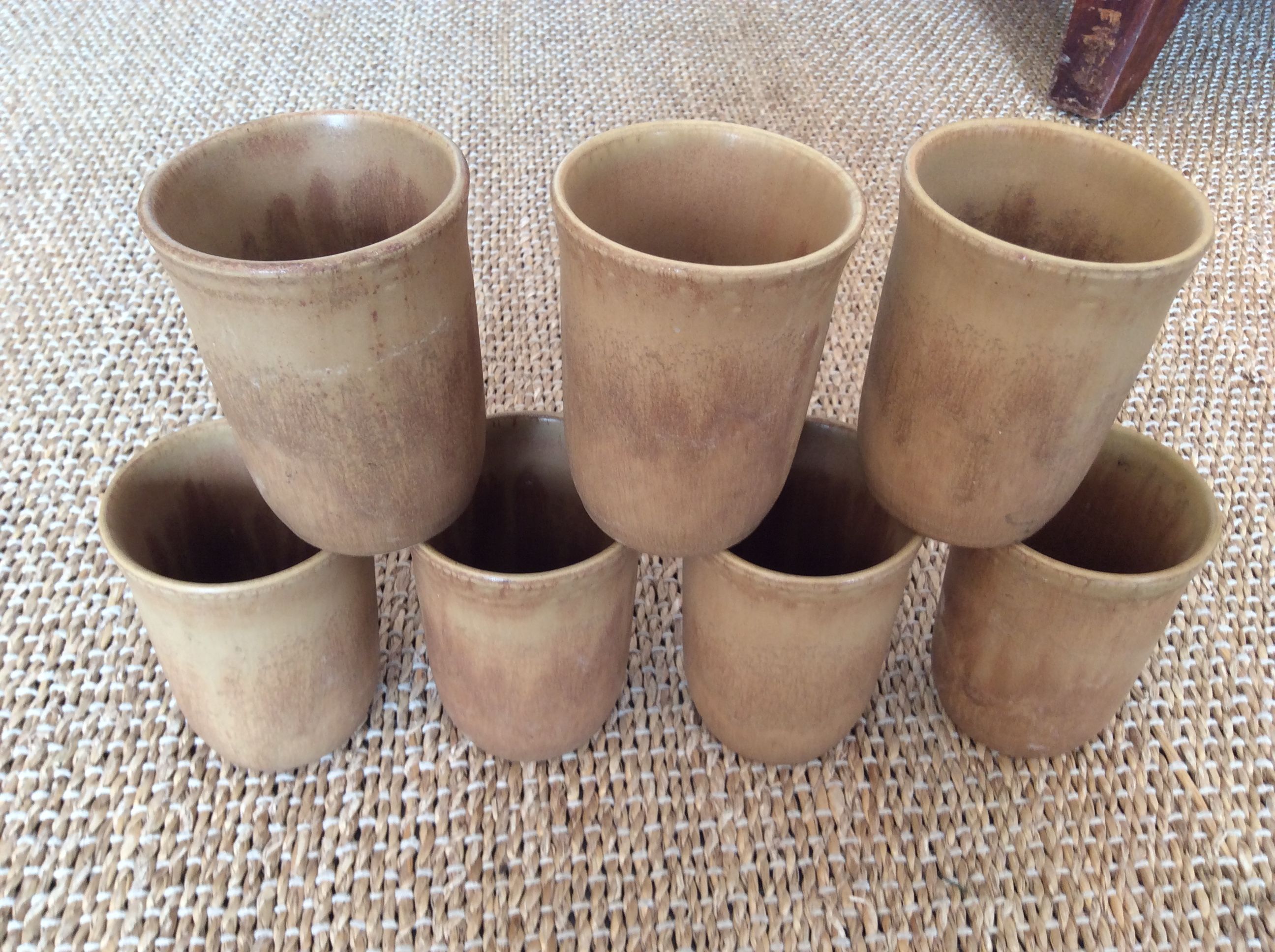 7 tasses en grès