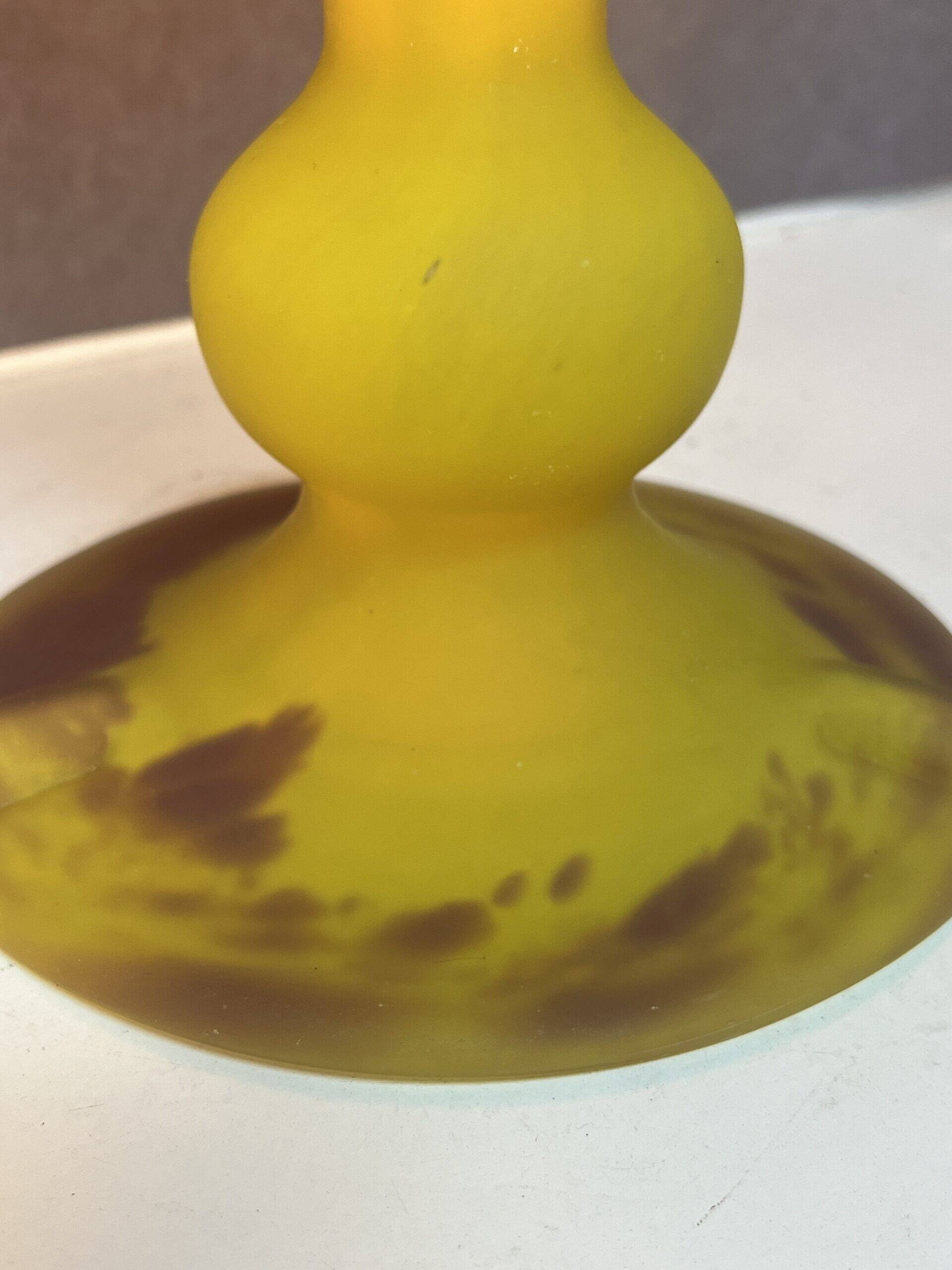 Contemporary mushroom lamp in amber-tinted yellow glass paste, height 58 cm