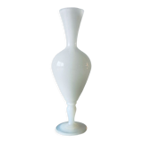 Vase ancien en opaline blanche