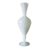 Vase ancien en opaline blanche