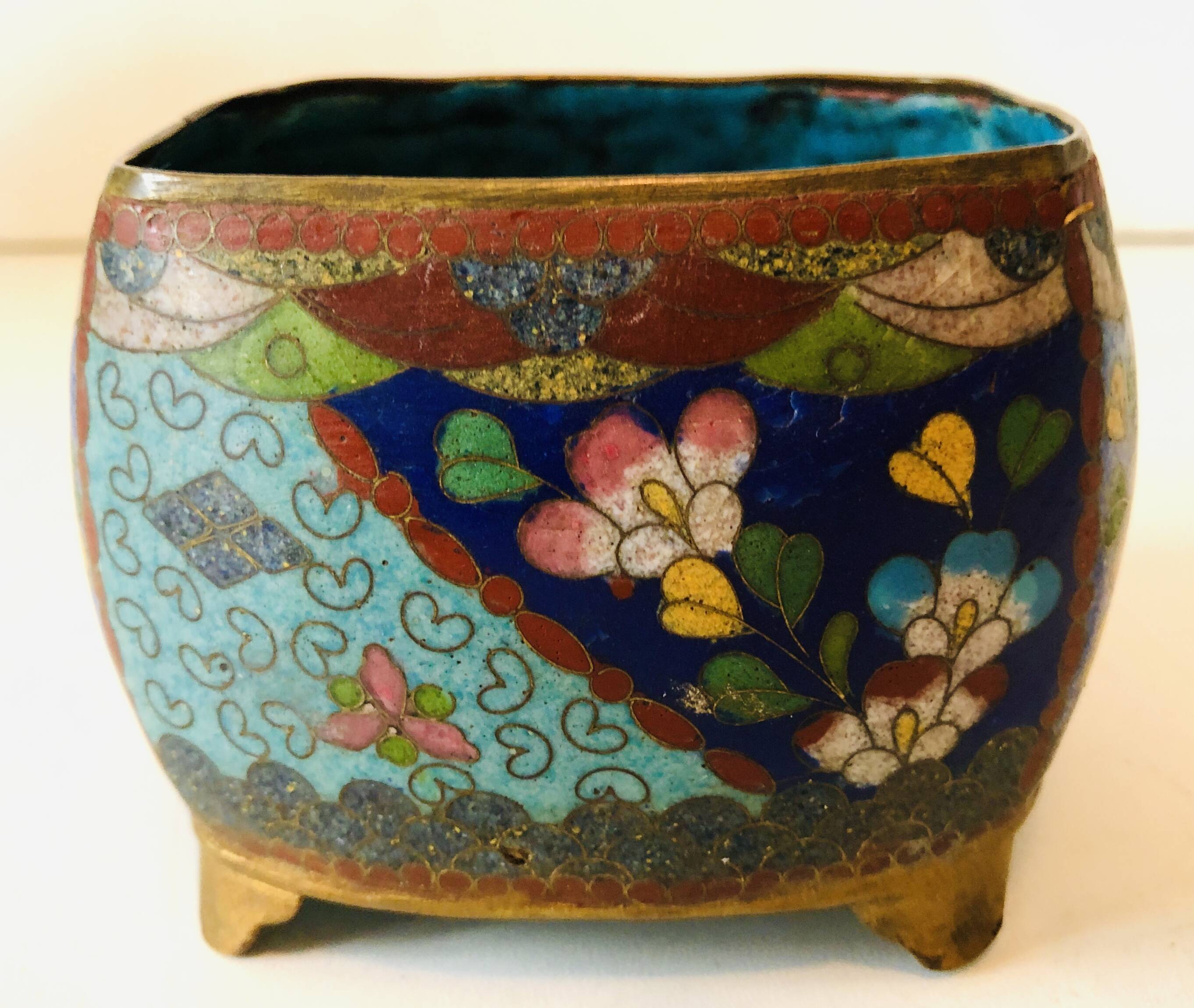 Enamelled cloisonné pot