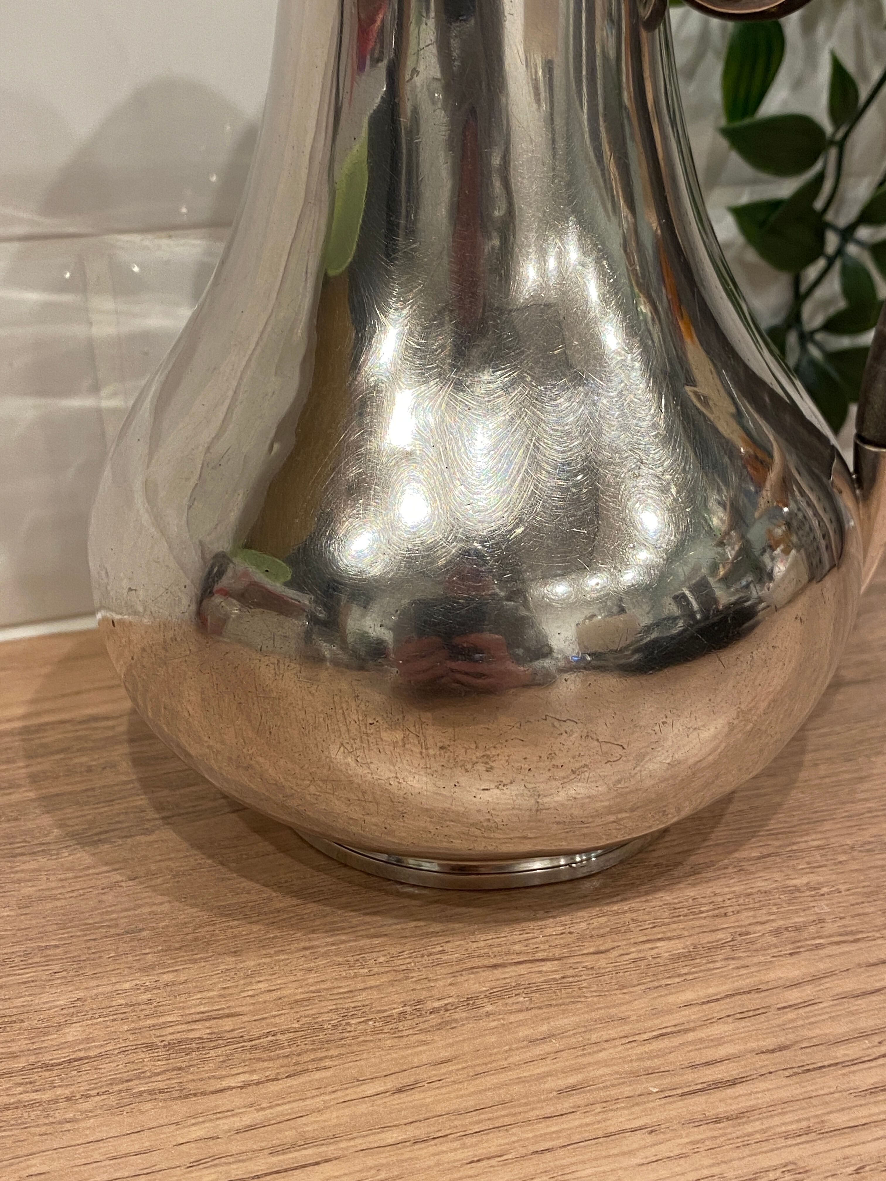 Silver pourer Jean-Pierre Bibron