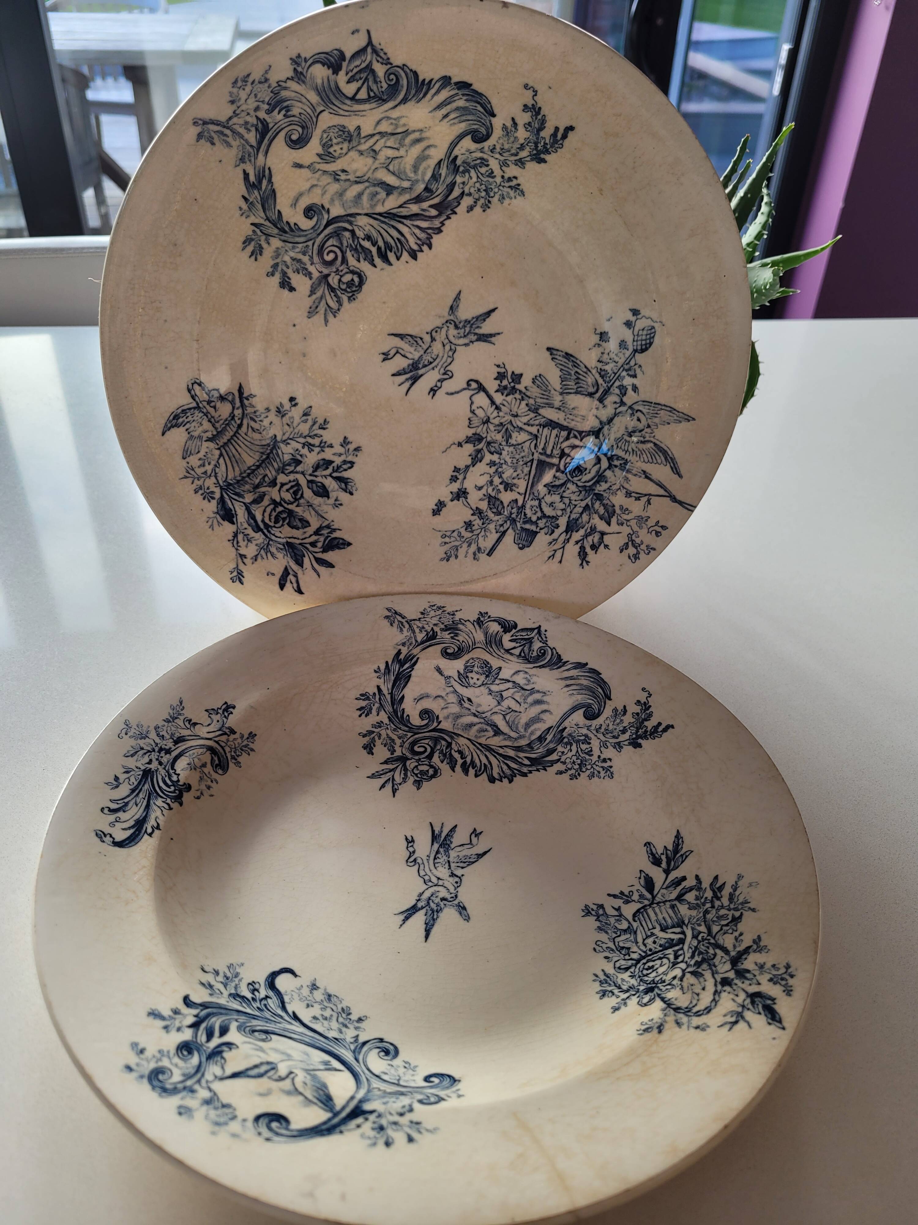 2 hollow plates Terre de fer