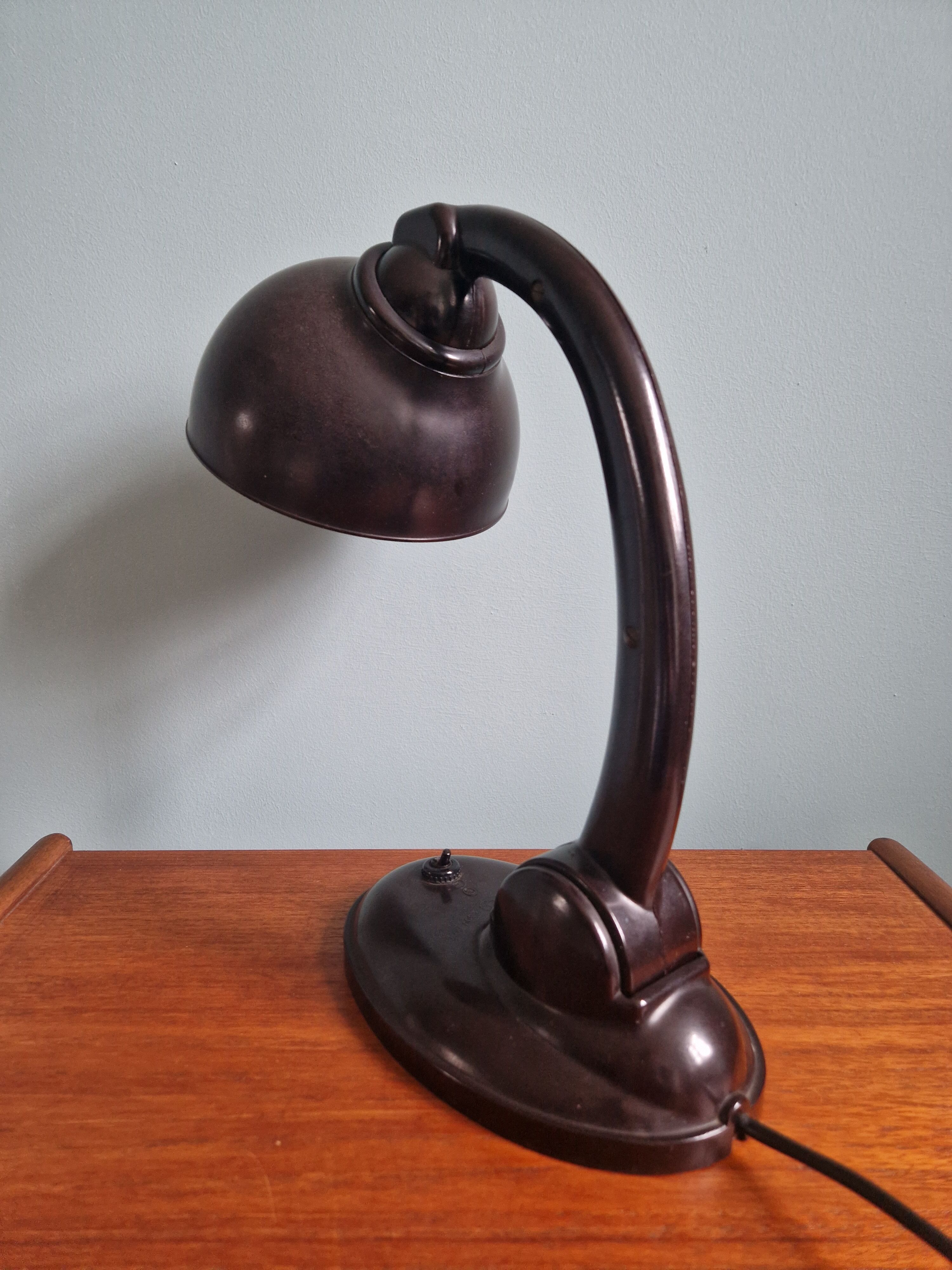 Brown Bakelite desk lamp, Eric Kirkman Cole, 1930s