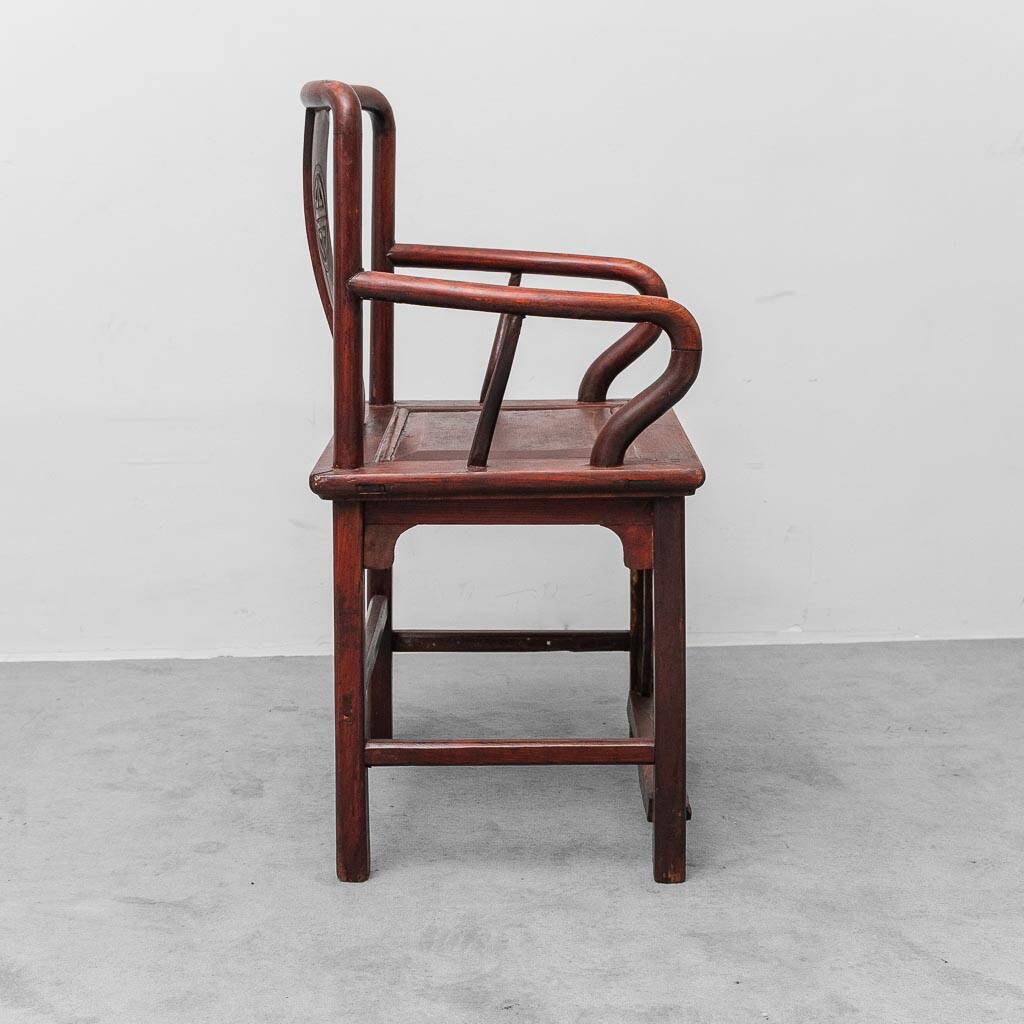 Fauteuil avec accoudoirs en bois, Chine, style dynastie Ming, 19e siècle