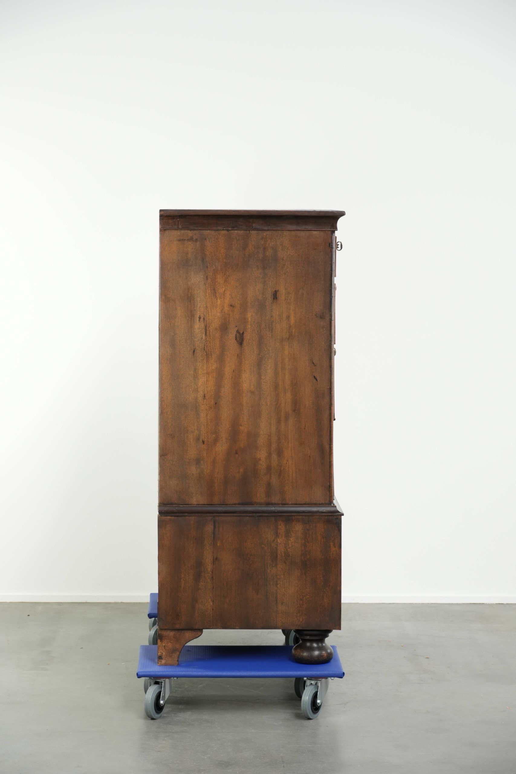 Large antique English oak double chest of drawers from the 18th century