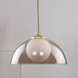 Lampe à suspension italienne en laiton, opaline et plexiglas de l'ère spatiale