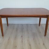 Extendable teak table