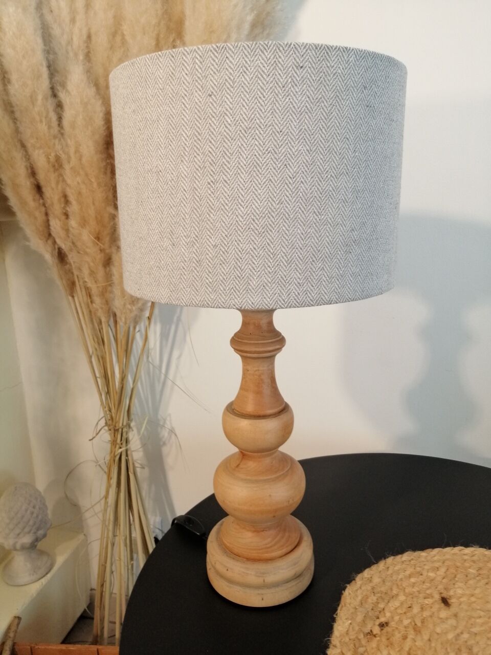Vintage table lamp year 1980 in turned wood.