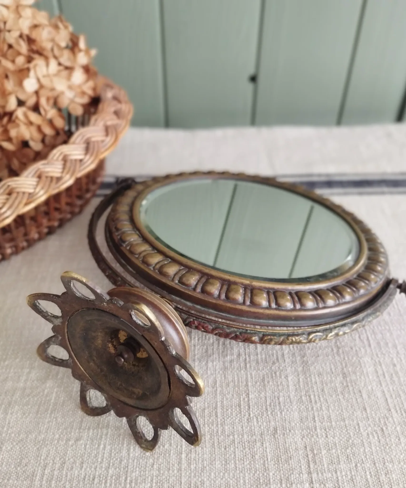 Small tabletop psyché mirror in brass