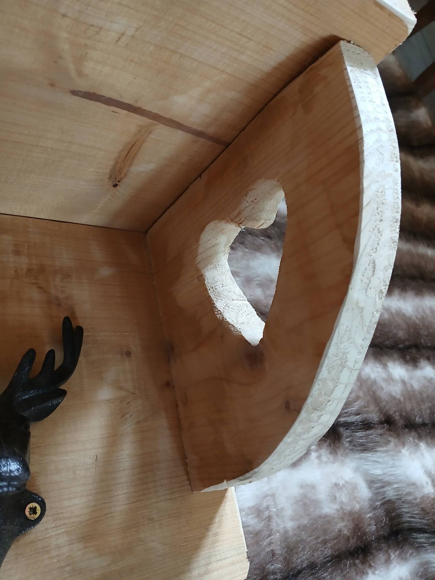 Étagère murale en bois brut